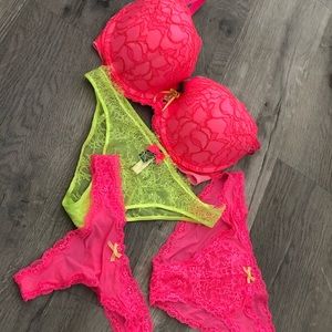 Victoria’s Secret bra set 36DD